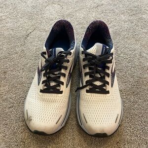 Brooks women’s running shoe